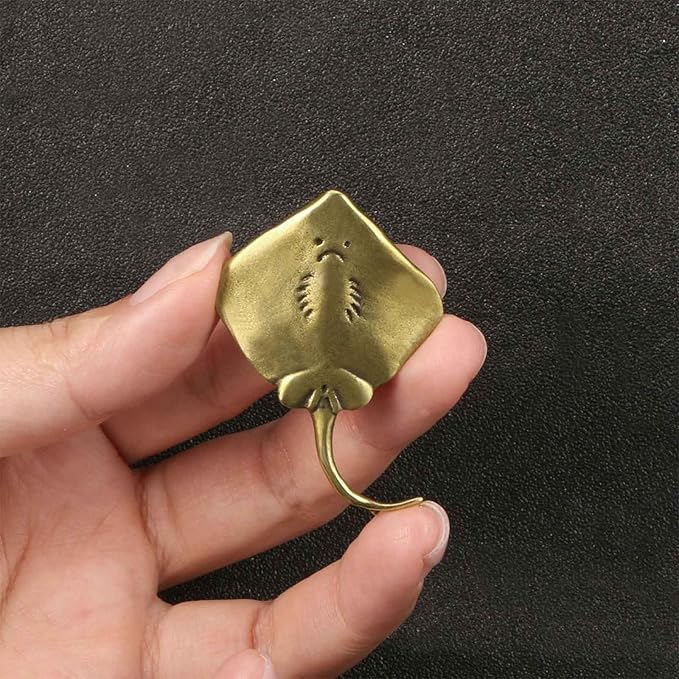 Brass Animal Figurines 3Pcs Gold Animal Figurines Manta Rays Statues Sculpture Solid Metal Ornament Mini Brass Decorative Objects for Home Office Garden Desktop Decor