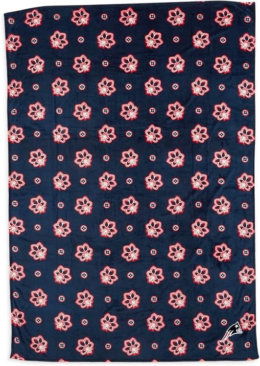Vera Bradley Women's Fleece NFL Oversized Throw Blanket (Multiple Teams Available), Newenglandpatriotsonnauticalblue/Redbandana, One Size