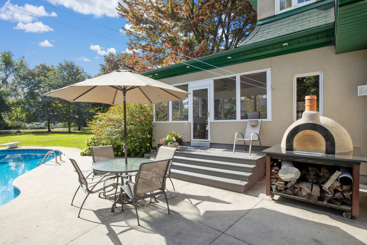 Modern patio umbrella for outdoor seating and contemporary patio living at Everstead Home