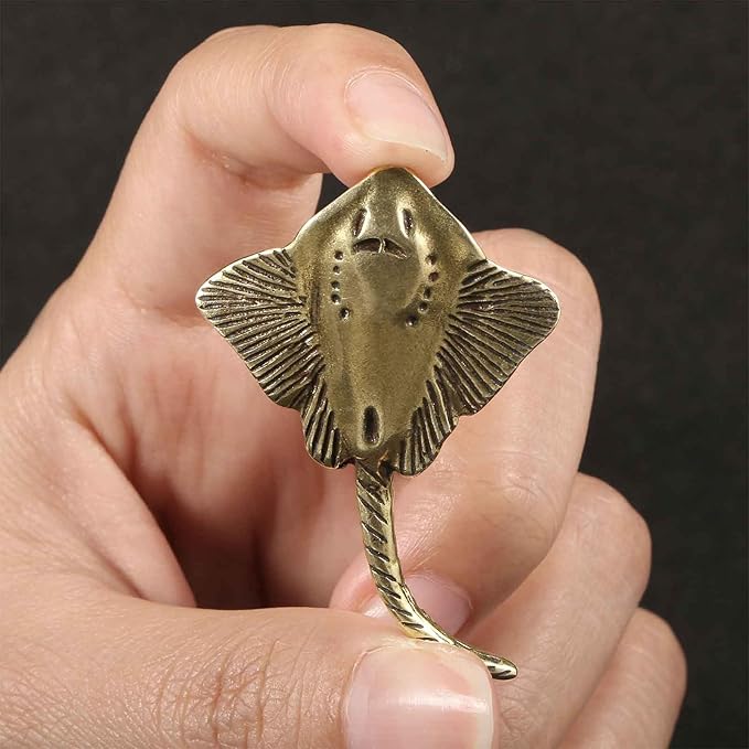 Brass Animal Figurines 3Pcs Gold Animal Figurines Manta Rays Statues Sculpture Solid Metal Ornament Mini Brass Decorative Objects for Home Office Garden Desktop Decor