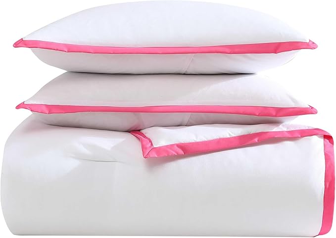 Betsey Johnson - Queen Bedding Set, Soft Comforter Set with Matching Pillowcases & Bonus Ultra-Soft Plush Throw Blanket, Lightweight Bed Set for Year-Round Use, 4 Piece Bed Set (Signature Hotel Pink)