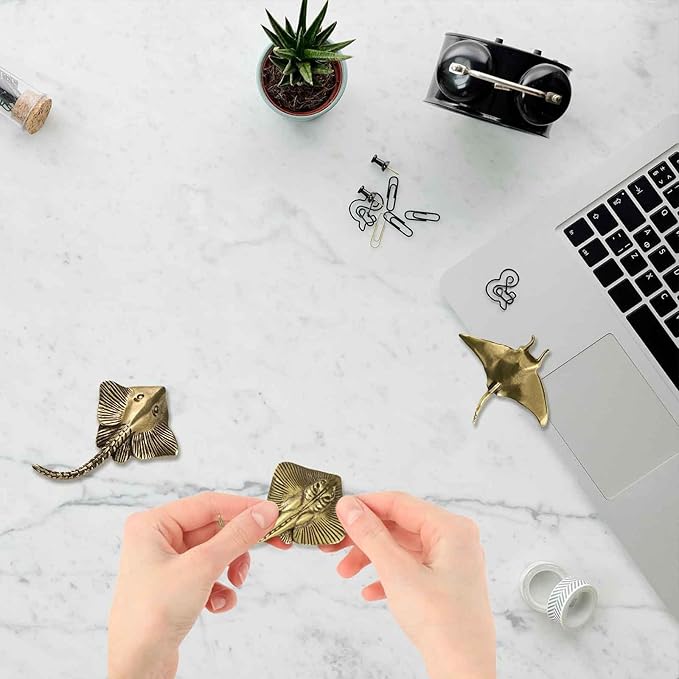Brass Animal Figurines 3Pcs Gold Animal Figurines Manta Rays Statues Sculpture Solid Metal Ornament Mini Brass Decorative Objects for Home Office Garden Desktop Decor