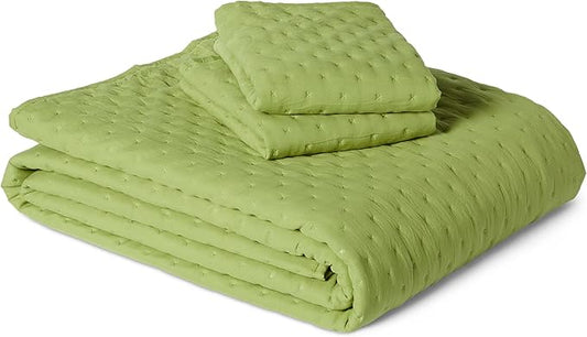 Amazon Basics Brushed Microfiber Quilt Set, Extra Soft with Natural Texture, 3-Piece, Queen/Full, Green
