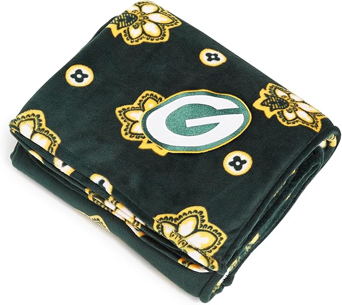 Vera Bradley Women's Fleece NFL Oversized Throw Blanket (Multiple Teams Available), Greenbaypackersondarkgreen/Yellowbandana, One Size