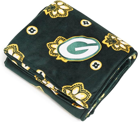 Vera Bradley Women's Fleece NFL Oversized Throw Blanket (Multiple Teams Available), Greenbaypackersondarkgreen/Yellowbandana, One Size