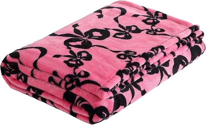Betsey Johnson - Twin Comforter Set, Bedding Set with Matching Sham & Bonus Soft Throw, Dorm Essentials (Signature Hotel Solid Black)