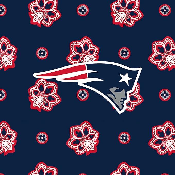 Vera Bradley Women's Fleece NFL Oversized Throw Blanket (Multiple Teams Available), Newenglandpatriotsonnauticalblue/Redbandana, One Size
