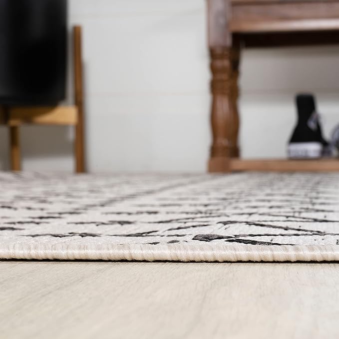 JONATHAN Y Moroccan Geometric Indoor Outdoor Round Area Rug 8 Ft Cream/Black, Ourika Textured Weave for Backyard, Patio, Porch, Easy-Cleaning, High Traffic, Pet-Friendly, Non-Shedding (SMB108I-8R)