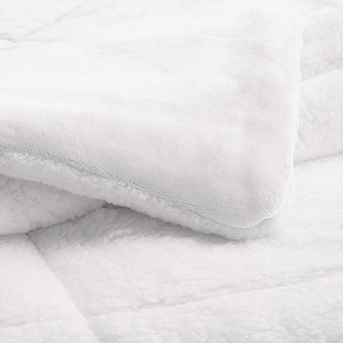 Amazon Basics 3-Piece Micromink Sherpa Bedding Set, Ultra-Soft, Warm All Season Comforter, Full/Queen, Cream