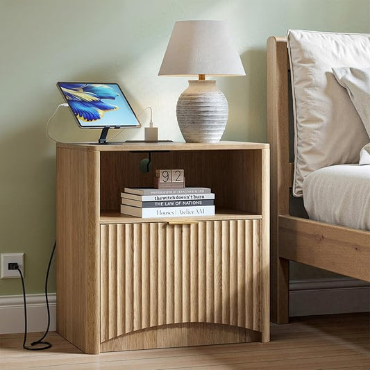 Evermagin Fluted Nightstand with Charging Station, Natural Oak Bedside Table with Drawer and Storage, Wood End Table Mid Century Modern, Large Night Stand for Bedroom