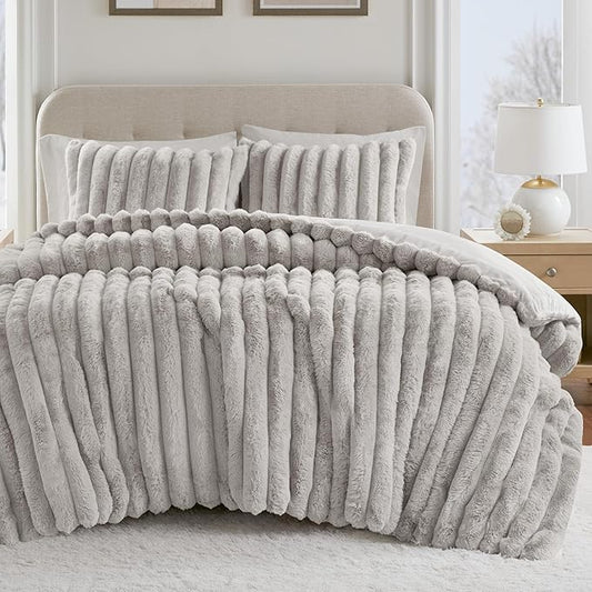 Madison Park Jasmine King Comforter Set, Luxurious Reversible Faux Fur Plush Ribbed Velvet Bedding, Fuzzy Thick Warm Winter Comforter, Super Soft Fluffy 3-Piece Set Light Grey