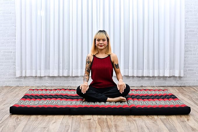 Leewadee Trifold Mattress XL – Comfortable Thai Massage Pad, Foldable Relaxation Floor Mattress Filled with Kapok, Perfect to Use as a Sleeping Mat 79 x 39 inches, Black Red