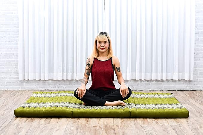 Leewadee Trifold Mattress XL – Comfortable Thai Massage Pad, Foldable Relaxation Floor Mattress Filled with Kapok, Perfect to Use as a Sleeping Mat 79 x 39 inches, Green