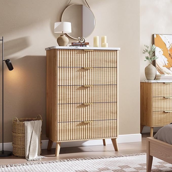 Garvee 5 Drawers Dresser for Bedroom, 47.2" Tall Dressers with Curved Profile Design, Fluted Wood Drawers with Gold Handle, Modern Chest of Dressers with Thickened Design for Living Room, Natural