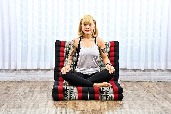 Leewadee Trifold Mattress Standard – Comfortable Thai Massage Pad, Foldable Floor Mattress Filled with Kapok, Perfect to Use as a Sleeping Mat 79 x 28 inches, Black Red