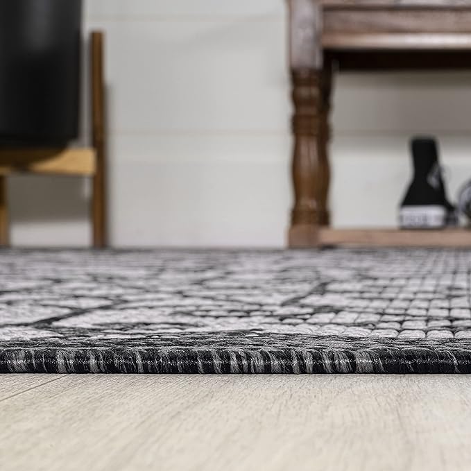 JONATHAN Y Vintage Filigree Indoor Outdoor Square Area Rug 5X5 Light Gray/Black, Madrid Textured Weave for Backyard, Patio, Porch, Easy-Cleaning, High Traffic, Pet-Friendly, Non-Shedding SMB107E-5SQ
