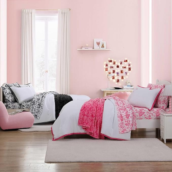 Betsey Johnson - Queen Bedding Set, Soft Comforter Set with Matching Pillowcases & Bonus Ultra-Soft Plush Throw Blanket, Lightweight Bed Set for Year-Round Use, 4 Piece Bed Set (Signature Hotel Pink)
