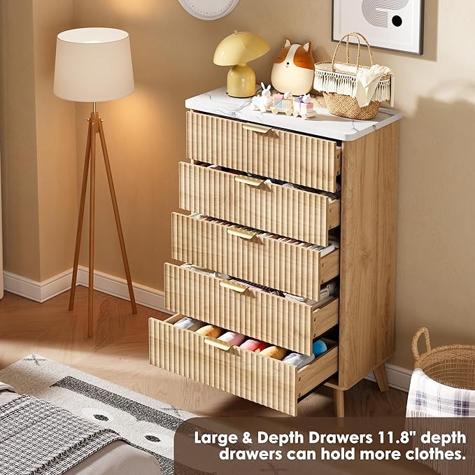 Garvee 5 Drawers Dresser for Bedroom, 47.2" Tall Dressers with Curved Profile Design, Fluted Wood Drawers with Gold Handle, Modern Chest of Dressers with Thickened Design for Living Room, Natural