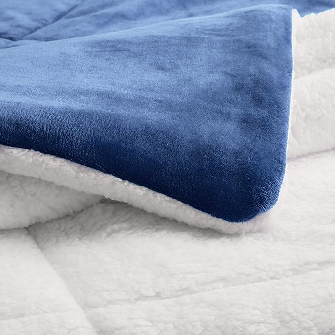 Amazon Basics 3-Piece Micromink Sherpa Down Alternative Comforter Bedding Set, Ultra-Soft, Warm All Season, King, Navy Blue
