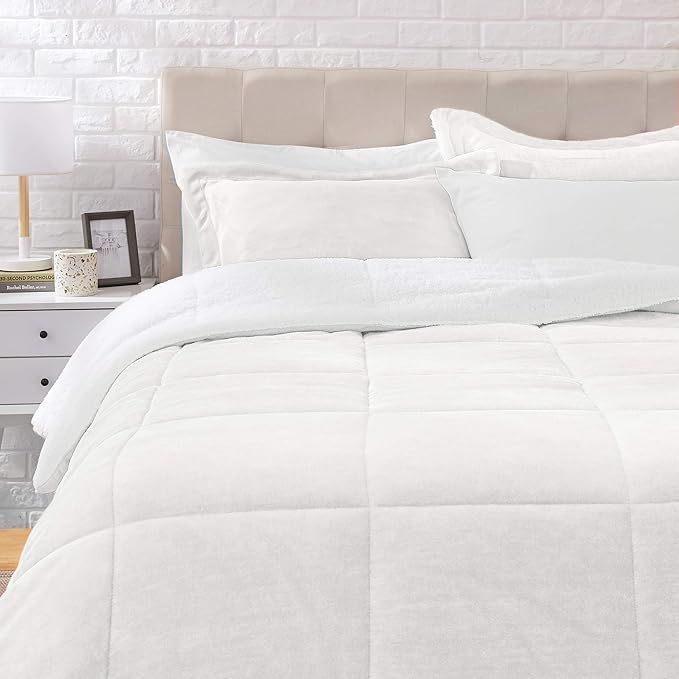 Amazon Basics 3-Piece Down Alternative Bedding Set, Micromink Sherpa Comforter, Ultra-Soft, Machine Washable, Reversible Fleece, King, Cream