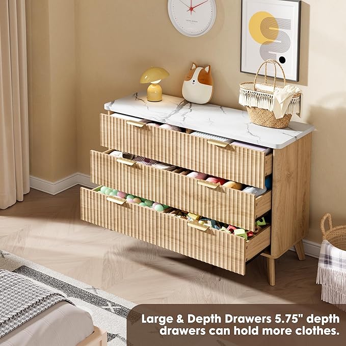 Garvee 6 Drawers Dresser for Bedroom, 47.2" Wide Dressers with Curved Profile Design, Fluted Wood Drawers with Gold Handle, Modern Chest of Dressers with Thickened Design for Living Room, Natural
