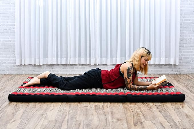Leewadee Trifold Mattress XL – Comfortable Thai Massage Pad, Foldable Relaxation Floor Mattress Filled with Kapok, Perfect to Use as a Sleeping Mat 79 x 39 inches, Black Red