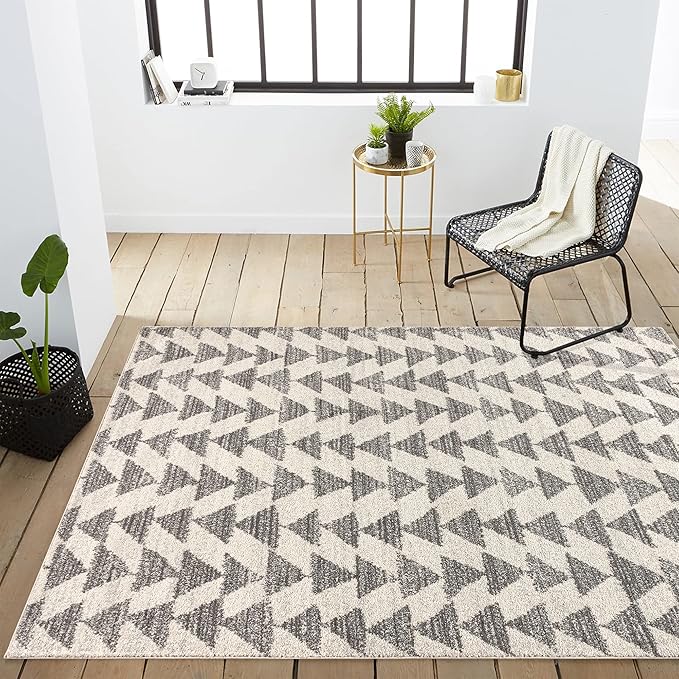 JONATHAN Y Aisha Moroccan Triangle Geometric Cream/Gray Indoor Area Rug, 3x5, Contemporary, Modern, Easy-Cleaning for Living Room, Bedroom, Kitchen, Pet Friendly, Non-Shedding (MOH206B-3)
