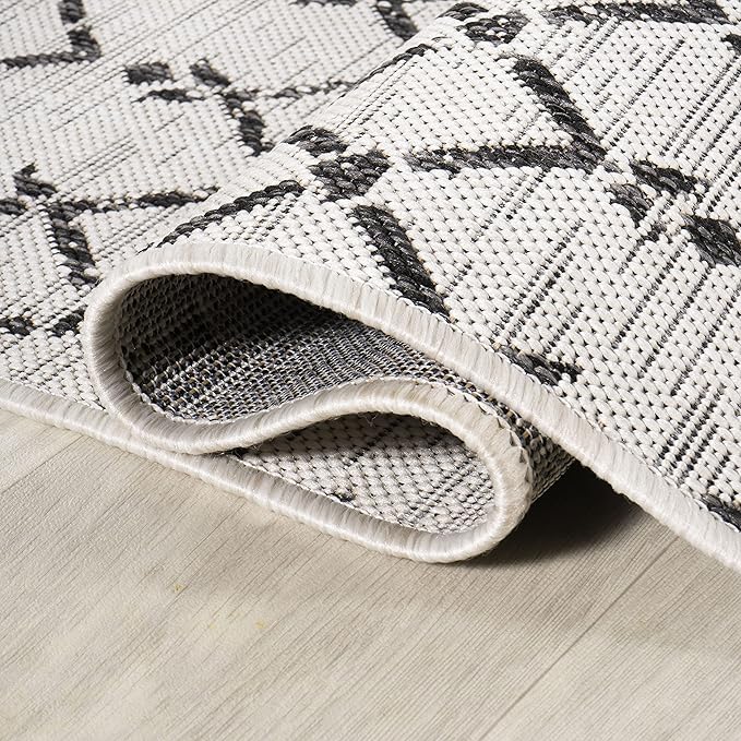 JONATHAN Y Moroccan Geometric Indoor Outdoor Area Rug 6X9 Cream/Black, Ourika Textured Weave for Backyard, Patio, Porch, Easy-Cleaning, High Traffic, Pet-Friendly, Non-Shedding (SMB108I-6)
