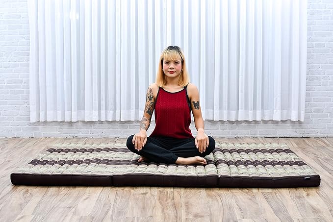 Leewadee Trifold Mattress XL – Comfortable Thai Massage Pad, Foldable Relaxation Floor Mattress Filled with Eco-Friendly Kapok, Perfect to Use as a Sleeping Mat 79 x 39 inches, Brown