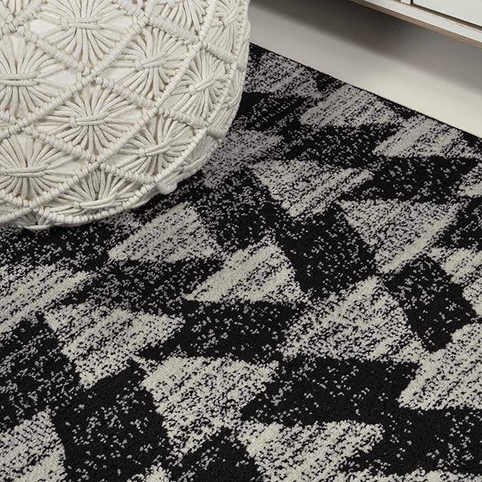 JONATHAN Y Aisha Moroccan Triangle Geometric Black/Cream Indoor Area Rug, 5x8, Contemporary, Modern, Easy-Cleaning for Living Room, Bedroom, Kitchen, Pet Friendly, Non-Shedding (MOH206C-5)
