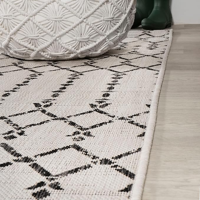 JONATHAN Y Moroccan Geometric Indoor Outdoor Round Area Rug 3 Ft Cream/Black, Ourika Textured Weave for Backyard, Patio, Porch, Easy-Cleaning, High Traffic, Pet-Friendly, Non-Shedding (SMB108I-3R)