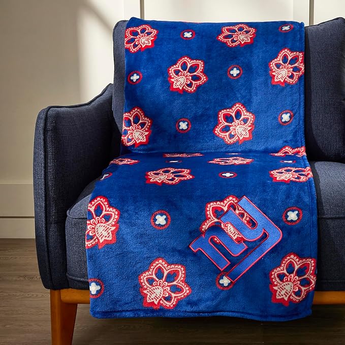 Vera Bradley Women's Fleece NFL Oversized Throw Blanket (Multiple Teams Available), Newyorkgiantsondarkblue/Redbandana, One Size