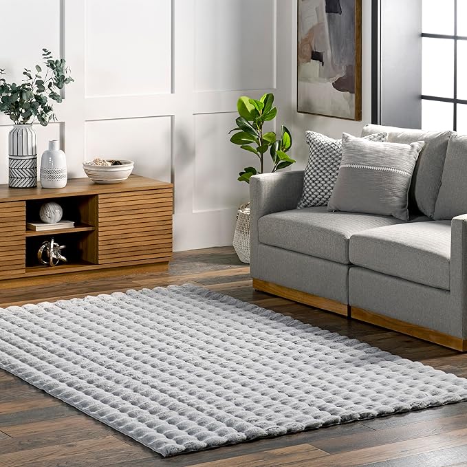 nuLOOM Jeni Silver, 6' x 9', Solid Faux Rabbit, Fluffy and Cozy, High Traffic, Stain Resistant, Easy Clean, Durable Washable Area Rug for Bedroom, Living Room, Dining, Den, Foyer, Entryway