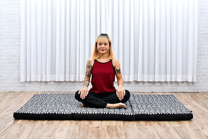 Leewadee Trifold Mattress XL – Comfortable Thai Massage Pad, Foldable Relaxation Floor Mattress Filled with Kapok, Perfect to Use as a Sleeping Mat 79 x 39 inches, Black