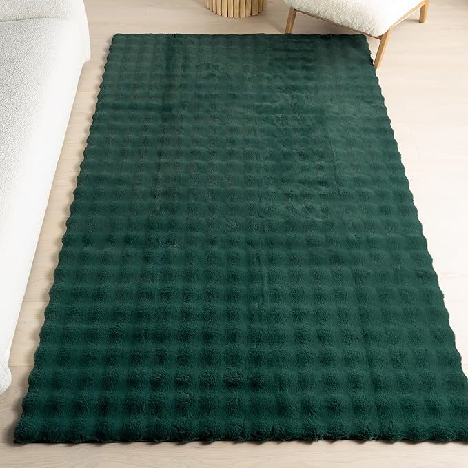 nuLOOM Jeni Hunter Green, 2'6" x 8', Solid Faux Rabbit, Fluffy and Cozy, High Traffic, Stain Resistant, Easy Clean, Durable Washable Runner for Bedroom, Living Room, Dining, Den, Foyer, Entryway