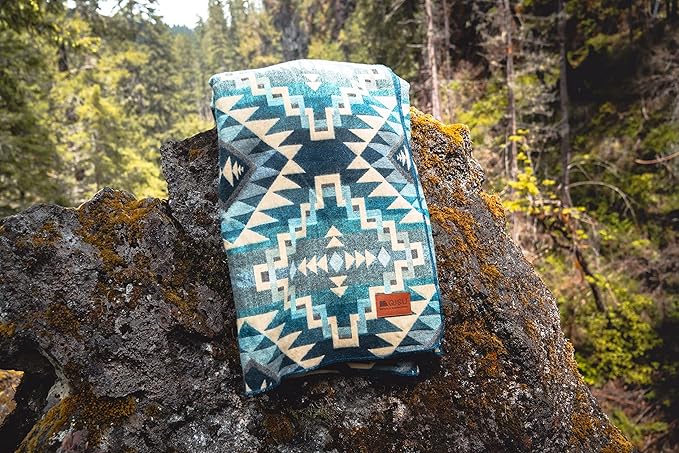 QISU Wool Blanket Throw | Large, Beautiful, Warm, Handmade in Ecuador by Local Artisans |94″ x 78″| Ultra-Soft, Hypoallergenic & Breathable | Non-Itchy or Scratchy Fabric (Shamrock Star)