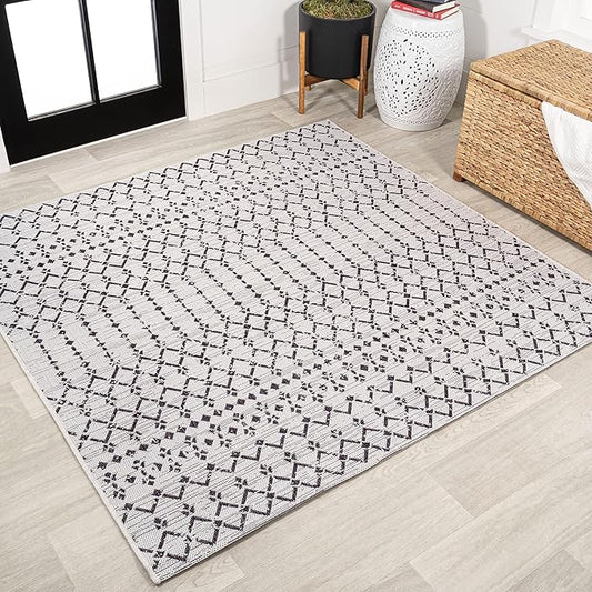JONATHAN Y Moroccan Geometric Indoor Outdoor Square Area Rug 5X5 Cream/Black, Ourika Textured Weave for Backyard, Patio, Porch, Easy-Cleaning, High Traffic, Pet-Friendly, Non-Shedding (SMB108I-5SQ)