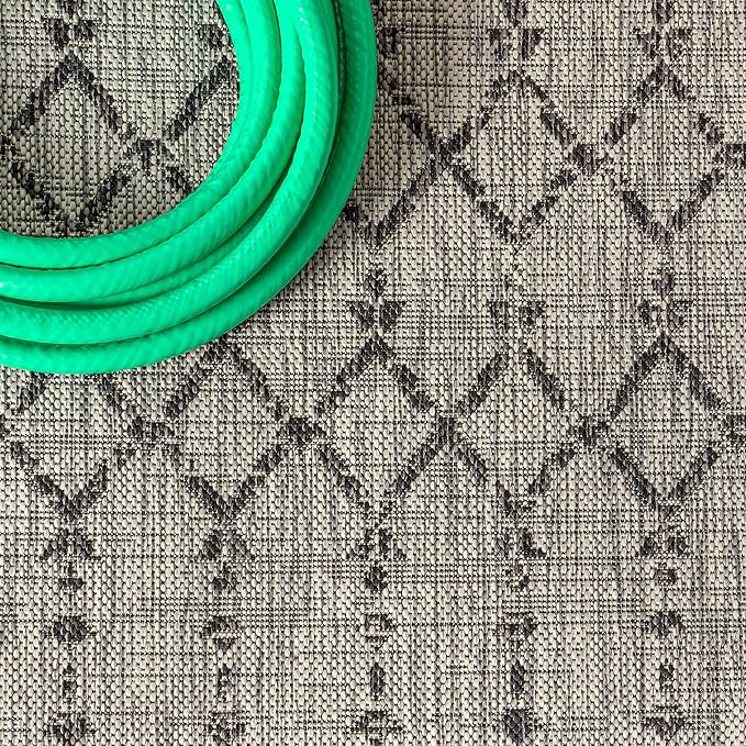 JONATHAN Y Moroccan Geometric Indoor Outdoor Square Area Rug 4X4 Light Gray/Black, Ourika Textured Weave for Backyard, Patio, Porch, Easy-Cleaning, High Traffic Pet-Friendly, Non-Shedding SMB108E-4SQ
