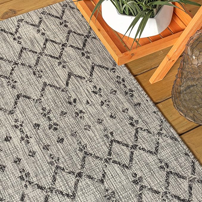 JONATHAN Y Moroccan Geometric Indoor Outdoor Square Area Rug 4X4 Light Gray/Black, Ourika Textured Weave for Backyard, Patio, Porch, Easy-Cleaning, High Traffic Pet-Friendly, Non-Shedding SMB108E-4SQ