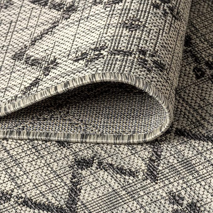JONATHAN Y Moroccan Geometric Indoor Outdoor Round Area Rug 4 Ft Light Gray/Black, Ourika Textured Weave for Backyard, Patio, Porch, Easy-Cleaning, High Traffic Pet-Friendly, Non-Shedding SMB108E-4R