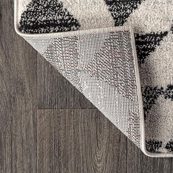 JONATHAN Y Aisha Moroccan Triangle Geometric Cream/Black Indoor Area Rug, 5x8, Contemporary, Modern, Easy-Cleaning for Living Room, Bedroom, Kitchen, Pet Friendly, Non-Shedding (MOH206A-5)