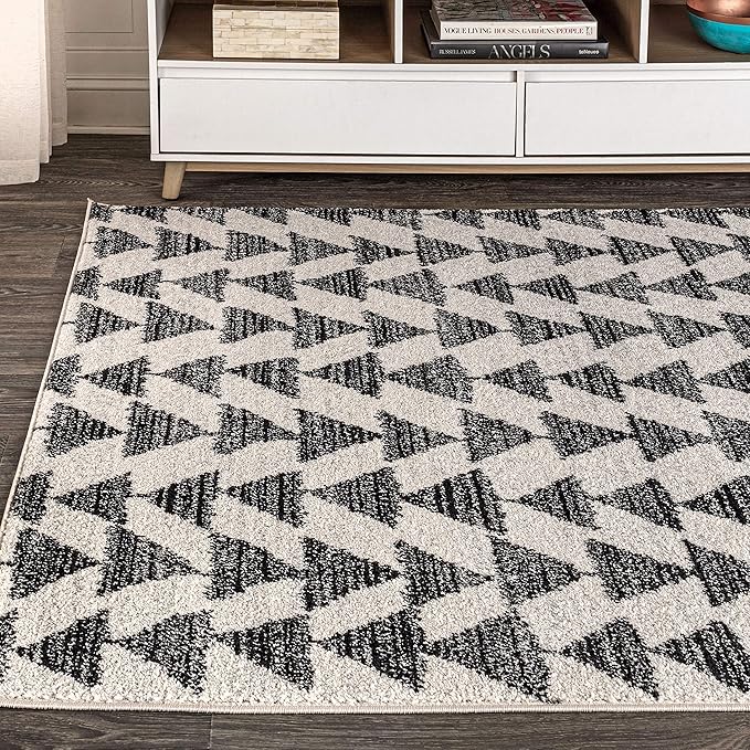 JONATHAN Y Aisha Moroccan Triangle Geometric Cream/Black Indoor Area Rug, 8x10, Contemporary, Modern, Easy-Cleaning for Living Room, Bedroom, Kitchen, Pet Friendly, Non-Shedding (MOH206A-8)