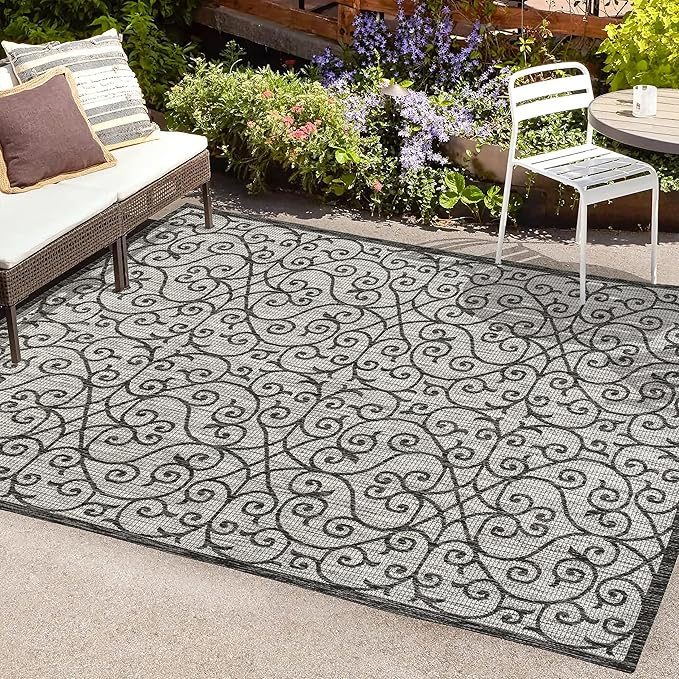 JONATHAN Y Vintage Filigree Indoor Outdoor Area Rug 4X6 Light Gray/Black, Madrid Textured Weave for Backyard, Patio, Porch, Easy-Cleaning, High Traffic, Pet-Friendly, Non-Shedding (SMB107E-4)
