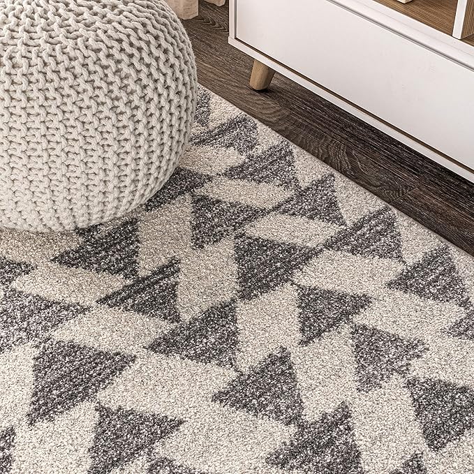 JONATHAN Y Aisha Moroccan Triangle Geometric Cream/Gray Indoor Area Rug, 8x10, Contemporary, Modern, Easy-Cleaning for Living Room, Bedroom, Kitchen, Pet Friendly, Non-Shedding (MOH206B-8)