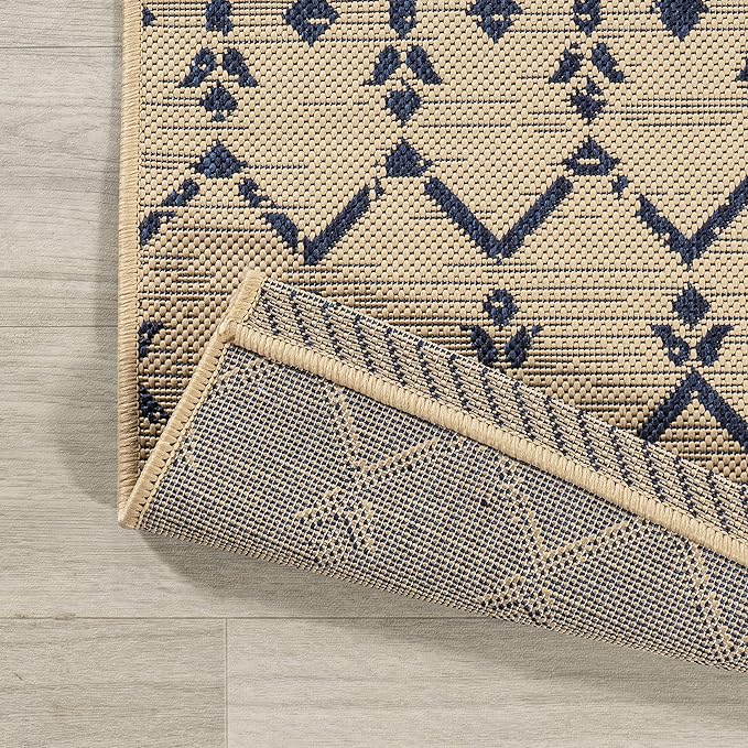 JONATHAN Y Moroccan Geometric Indoor Outdoor Round Area Rug 9 Ft Beige/Navy, Ourika Textured Weave for Backyard, Patio, Porch, Easy-Cleaning, High Traffic, Pet-Friendly, Non-Shedding (SMB108H-9R)