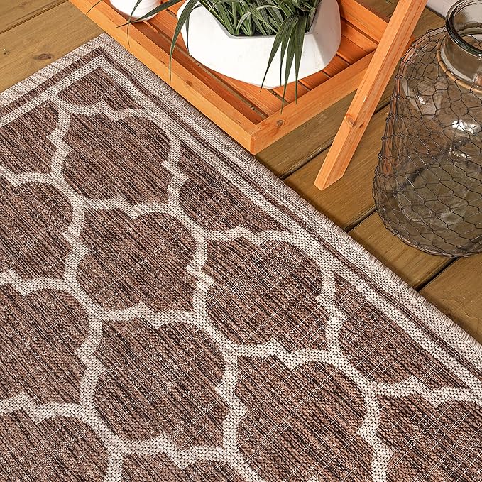 JONATHAN Y Moroccan Trellis Indoor Outdoor Round Area Rug 4 Ft Espresso/Taupe, Trebol Textured Weave for Backyard, Patio, Porch, Easy-Cleaning, High Traffic, Pet-Friendly, Non-Shedding (SMB109B-4R)