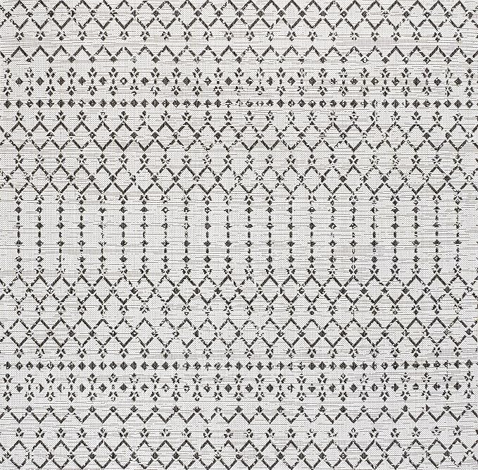 JONATHAN Y Moroccan Geometric Indoor Outdoor Square Area Rug 8X8 Cream/Black, Ourika Textured Weave for Backyard, Patio, Porch, Easy-Cleaning, High Traffic, Pet-Friendly, Non-Shedding (SMB108I-8SQ)
