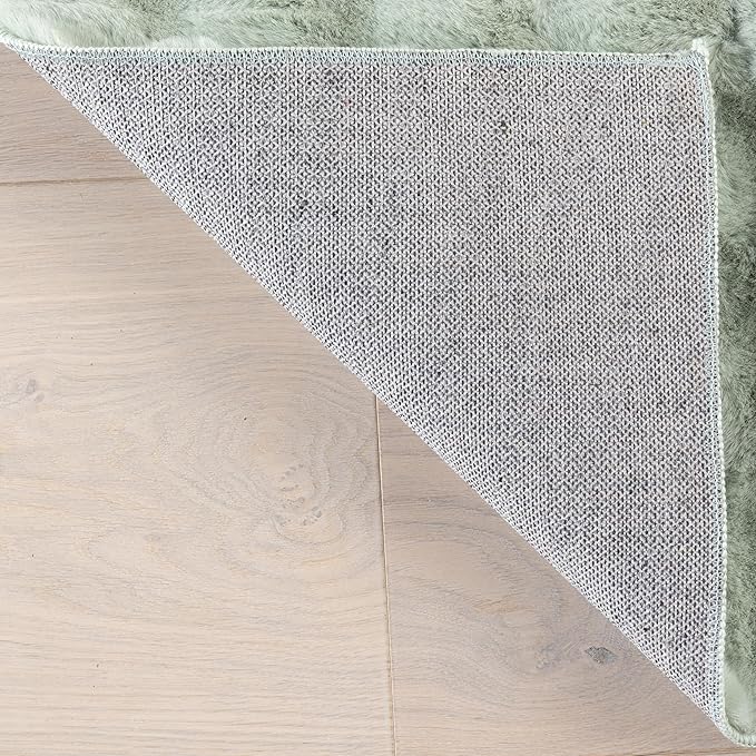 nuLOOM Jeni Green, 2'6" x 8', Solid Faux Rabbit, Fluffy and Cozy, High Traffic, Stain Resistant, Easy Clean, Durable Washable Runner for Bedroom, Living Room, Dining, Den, Foyer, Entryway