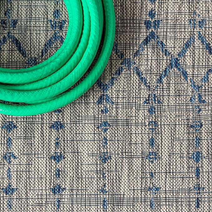 JONATHAN Y Moroccan Geometric Indoor Outdoor Round Area Rug 5 Ft Light Gray/Navy, Ourika Textured Weave for Backyard, Patio, Porch, Easy-Cleaning, High Traffic, Pet-Friendly, Non-Shedding SMB108A-5R